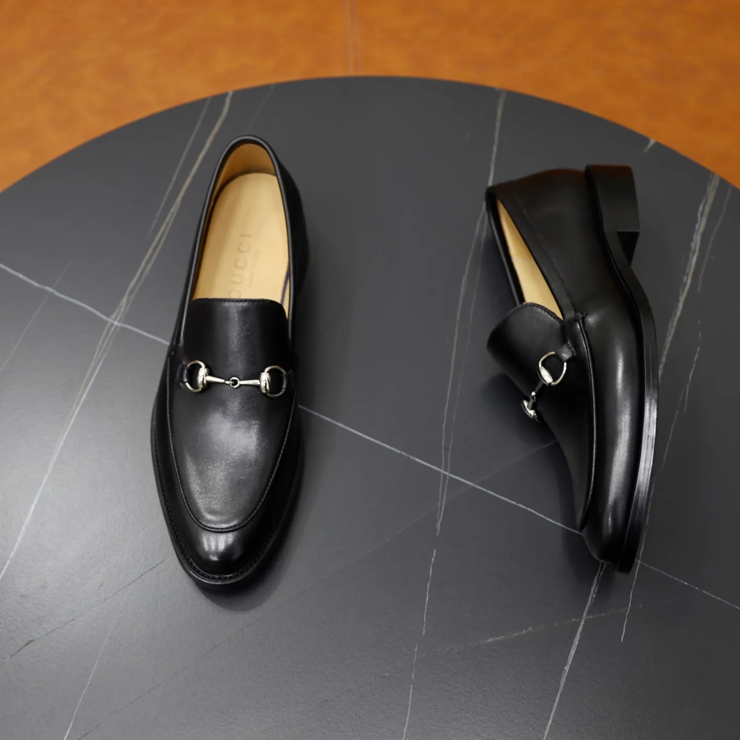 Men's shoes: 260🙅‍♂️🙅‍♂️🙅‍♂️Niuli Brand: GUCCI Size: 38-44 (45 can be customized) Level: Counter classic Material: Original soft cowhide upper Comfortable cowhide lining Original lightweight outsole Style category: Business casual footwear Driving leather shoes Color: Actual picture color